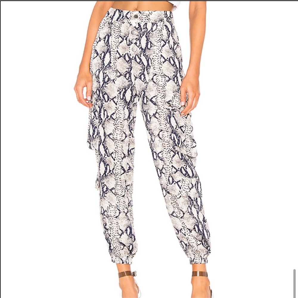NWT! Snake print 5 button pants - Picture 6 of 6